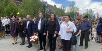 Судьи и работники суда приняли участие в акции возложения цветов к памятнику «Вечно живым» - Новотроицкий городской суд